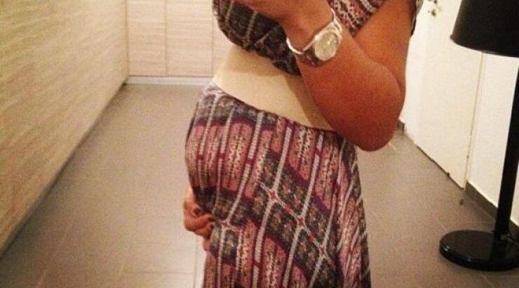 Ποια γνωστή παρουσιάστρια φωτογράφισε τη φουσκωμένη κοιλίτσα της;