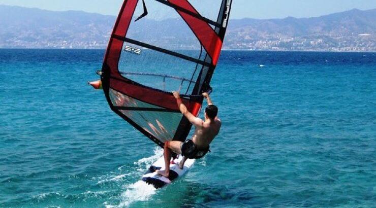 Πηδάω τα κύματα [στο Limassol Surf House]