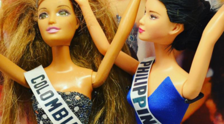 Ο λογαριασμός στο instagram που αναπαριστά σημαντικές στιγμές του 2015… με κούκλες!