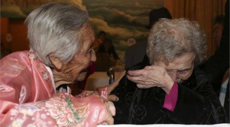 Βόρεια Κορέα: Συνάντησαν συγγενείς που είχαν χάσει πριν από 60 χρόνια