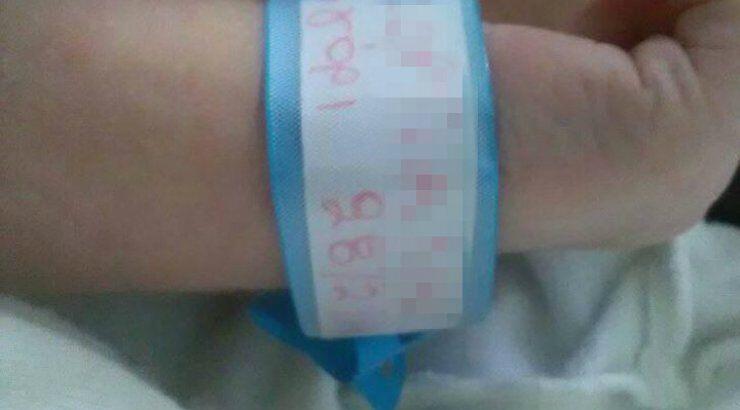 Η πρώτη φωτογραφία του νεογέννητου μωρού ζευγαριού της ελληνικής showbiz μέσα από το μαιευτήριο!