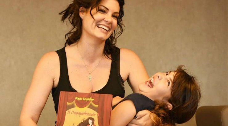 Μαρία Κορινθίου: Η μικρή Ισμήνη μεγάλωσε και ποζάρει σε σκάφος με τη μαμά της να την απαθανατίζει! [βίντεο]