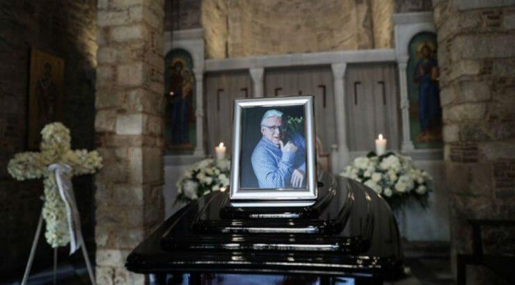 Κώστας Βουτσάς: Η ιστορία πίσω από τη φωτογραφία που βρίσκεται στο φέρετρό του