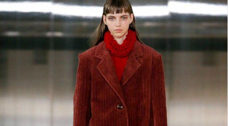 Το κοτλέ κοστούμι είναι η must have επιλογή της σεζόν!