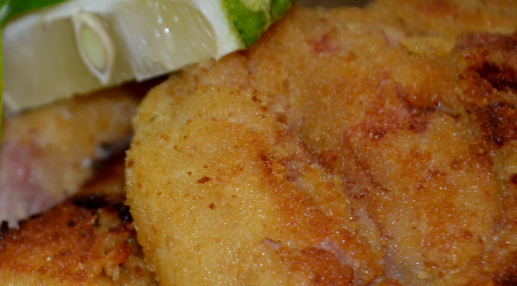 Κρέας περασμένο από φρυγανιά και αρωματικά