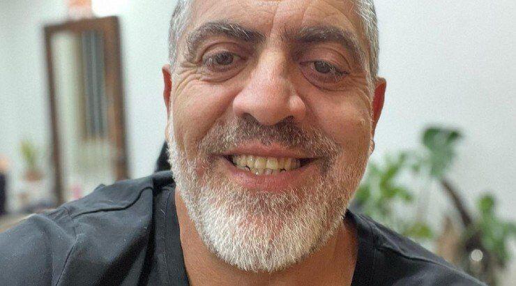 Κούλλης Νικολάου: Μας ξεναγεί στο μίνιμαλ διαμέρισμά του στην Αθήνα [βίντεο]