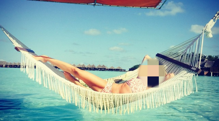 Ποια Κύπρια socialite απολαμβάνει αυτό το ειδυλλιακό τοπίο;