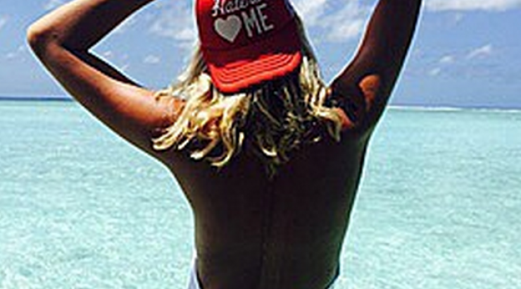 Η πίσω όψη γνωστής Κύπριας socialite σε μαγευτικό τοπίο!