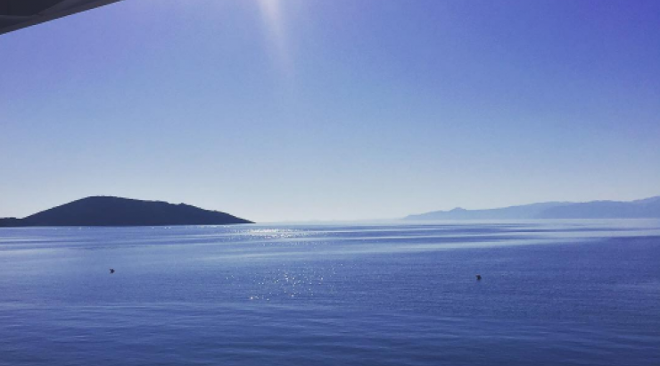 Ποια Κύπρια socialite απολαμβάνει αυτή τη θέα;