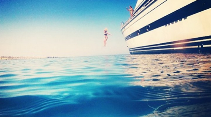 Οι βουτιές από σκάφος Κύπριας socialite!