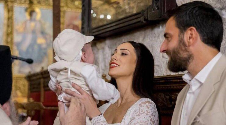 Κούλλης Παύλου – Άντριαν Μενελάου: Το επίσημο άλμπουμ της βάφτισης του γιου τους [εικόνες]