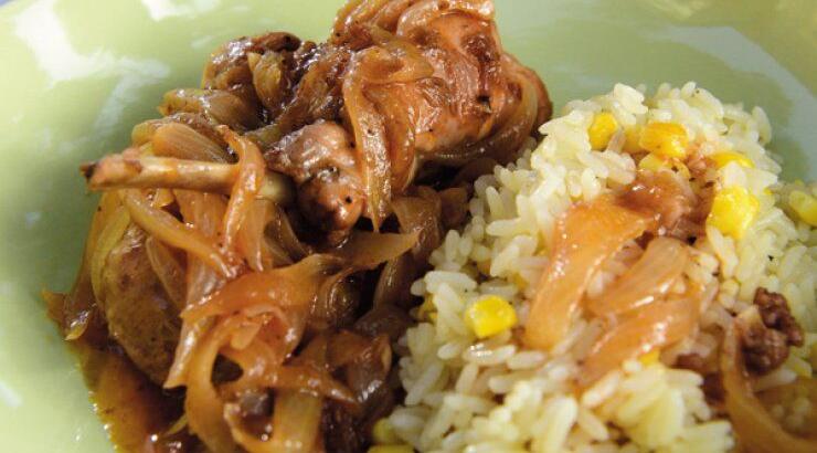 Κουνέλι στιφάδο συνοδεία με ρύζι πιλάφι