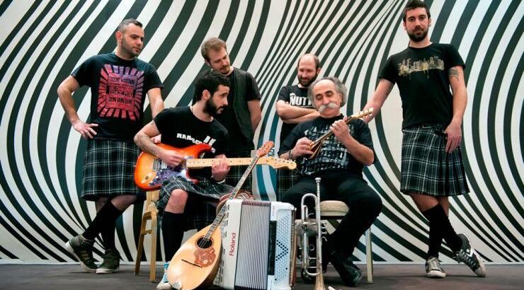 Κoza Μostra: "Έστησαν" τον κόσμο δύο ώρες στο κρύο και τη βροχή