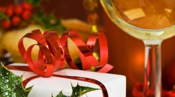 Χριστούγεννα: Προτάσεις για το κρασί που θα προσφέρεις