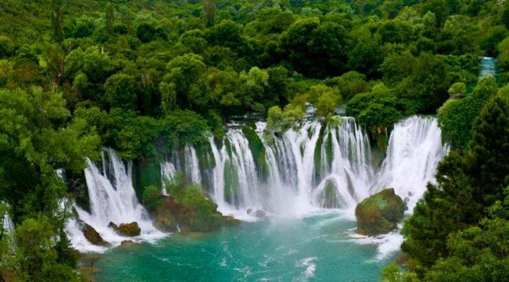  Βοσνία: 13χρονα γύρισαν σπίτι τους έγκυες