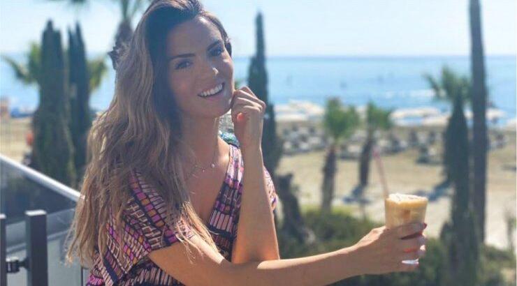 Κρίστη Αγαπίου: Ποζάρει με το μπικίνι της κατά τη διάρκεια της εγκυμοσύνης [εικόνες]