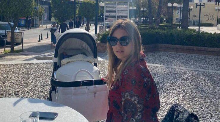 Κρίστυ Παπαδοπούλου: Αγουροξυπνημένη με τον γιο της στο κρεβάτι [εικόνα]