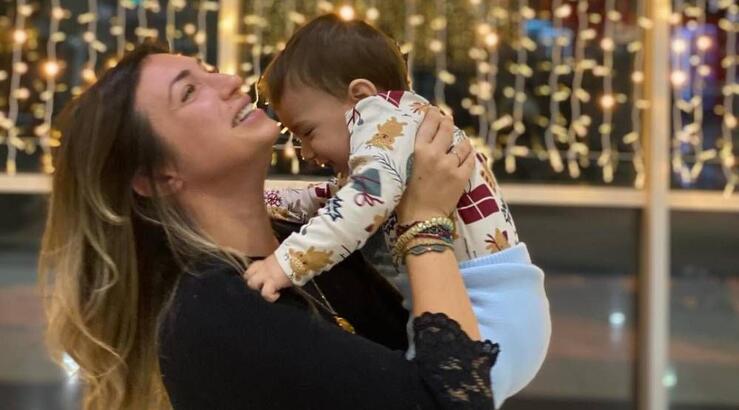 Κρίστυ Παπαδοπούλου: Ο γιος της κοιμάται στο πλευρό της και είναι ό,τι πιο χαριτωμένο θα δεις σήμερα 