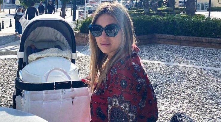 Κρίστυ Παπαδοπούλου: Απολαμβάνει την άνοιξη παρέα με τον γιο της [εικόνες]