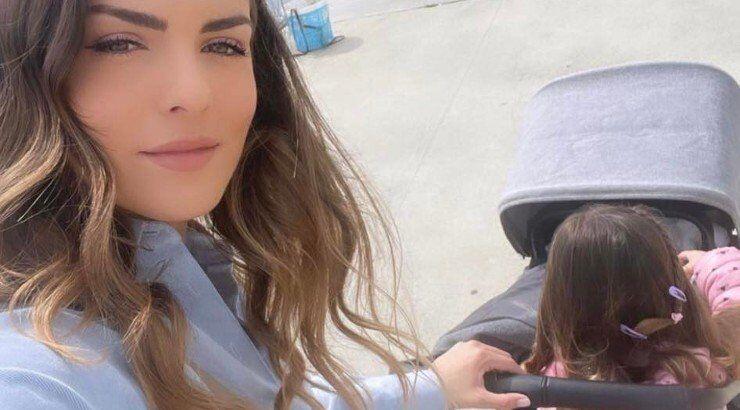 Κρίστη Αγαπίου: Η αγκαλιά της μικρής Ελύσιας στον αδερφούλη της πριν πάνε για ύπνο! 