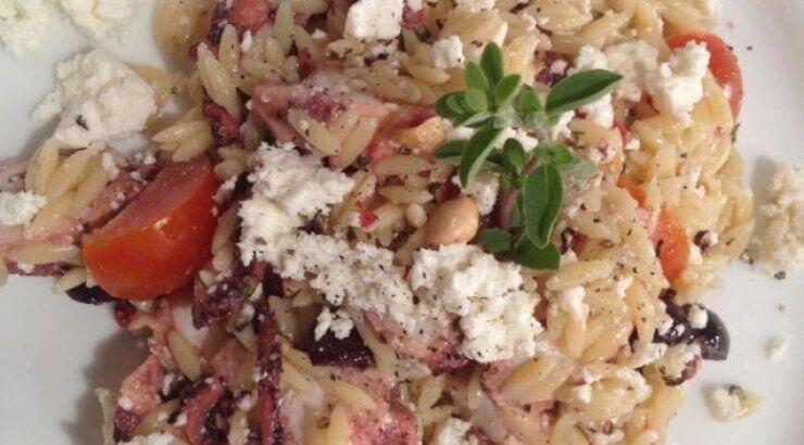 Κριθαράκι με χταπόδι και ματζουράνα