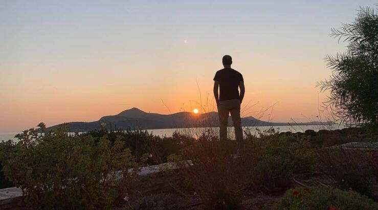 Συγκλονίζει Έλληνας ηθοποιός: “Η αδερφή μου σκοτώθηκε με φρικτό τρόπο στην αυλή του σπιτιού μας” [βίντεο]