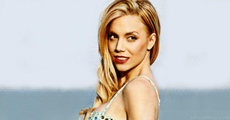 Δείτε το σύντροφό της Κρυσταλλίας