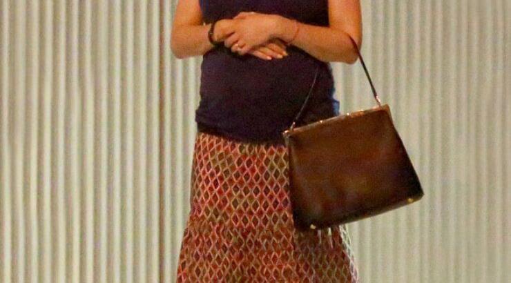 Οι πρώτες φωτογραφίες της Mila Kunis με φουσκωμένη κοιλίτσα [εικόνες]