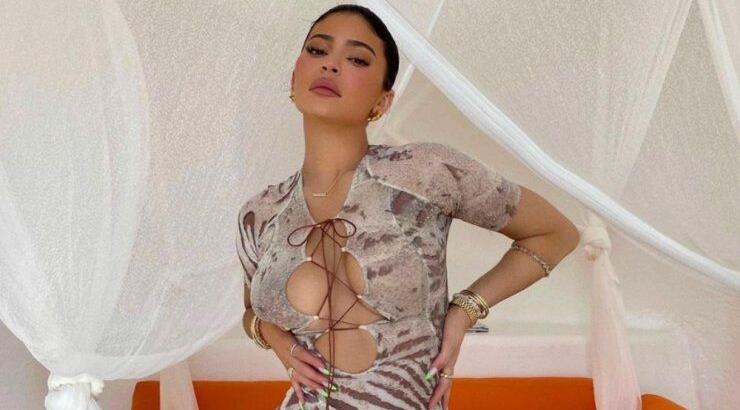 Kylie Jenner: Μόλις αγόρασε τα πιο ακριβά σανδάλια!