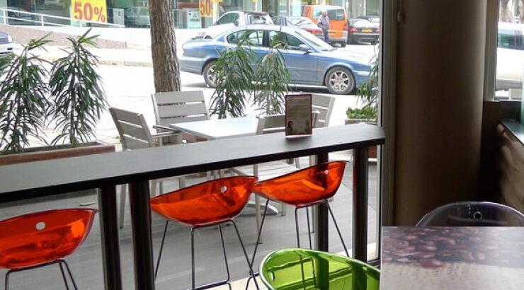 Το Olives & Burgers ανοίγει και βράδια!