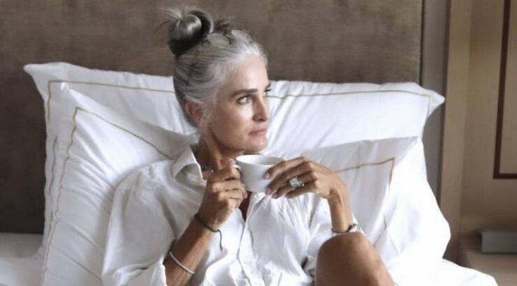 Caroline Labouchere: Το natural beauty look της σε βραδινή εμφάνιση στην Πάφο [εικόνες & βίντεο]