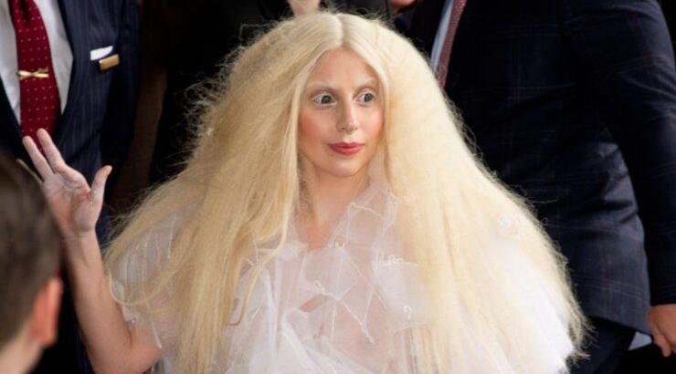 Ποια δημιουργία του Atelier Versace κατέληξε στη Lady Gaga;