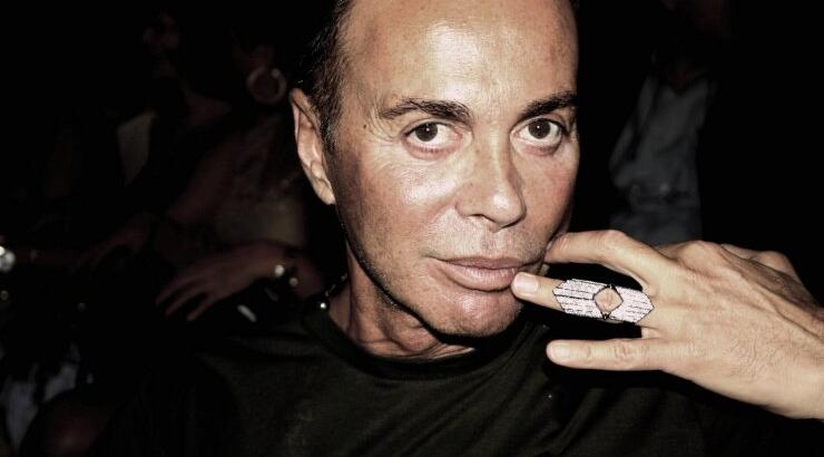 Λάκης Γαβαλάς: Δείτε τον με σουτιέν