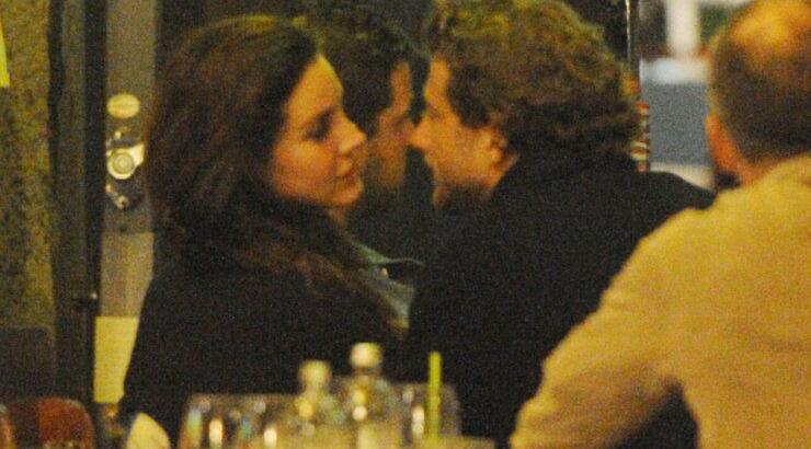 Ξανά ερωτευμένη πασίγνωστη τραγουδίστρια [εικόνες]