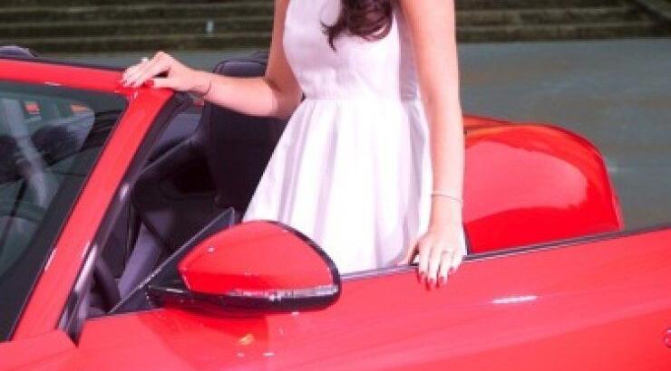 Η Lana Del Rey στο Motor Show του Παρισιού