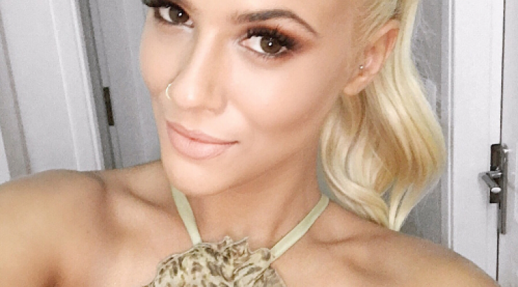 Η Λάουρα Νάργες ποζάρει με μαγιό χωρίς ρετούς πιο αδύνατη από ποτέ!