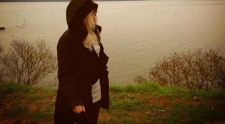  Ποια παρουσιάστρια αγναντεύει την λίμνη;