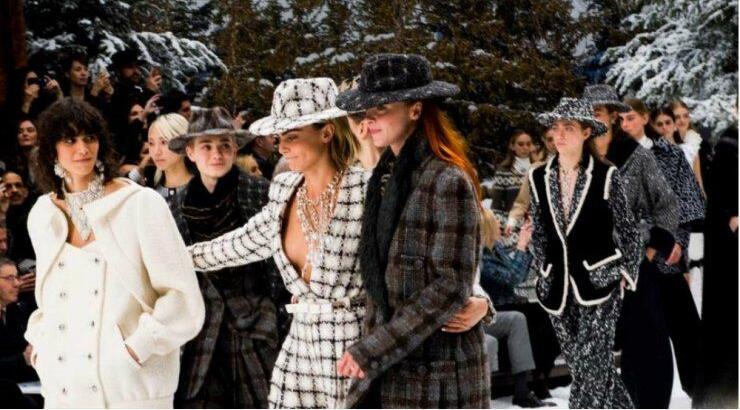 Paris Fashion Week: Αποχαιρέτησε τον Karl Lagerfeld ο οίκος Chanel με ένα εντυπωσιακό ντεφιλέ