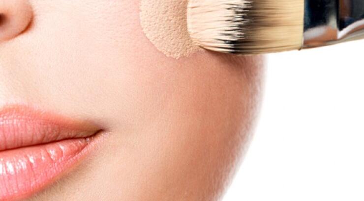 5 λάθη μακιγιάζ που κάνουν τα κορίτσια με τάση ακμής