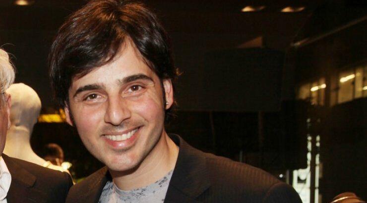 Όταν ο Λεμπέσης τραγουδά τον ραίνουν με δολάρια