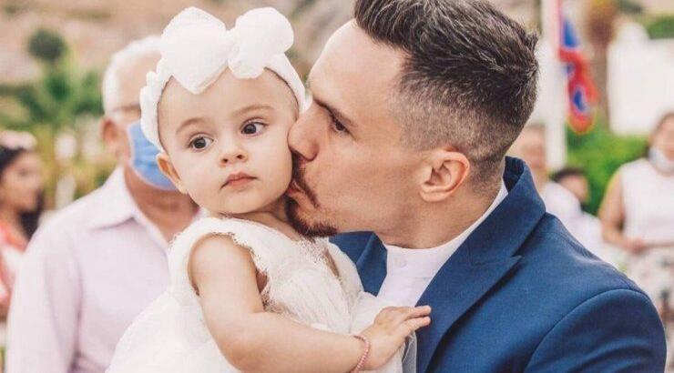 Λευτέρης Πετρούνιας: Στην παιδική χαρά με την κορούλα του [εικόνες]