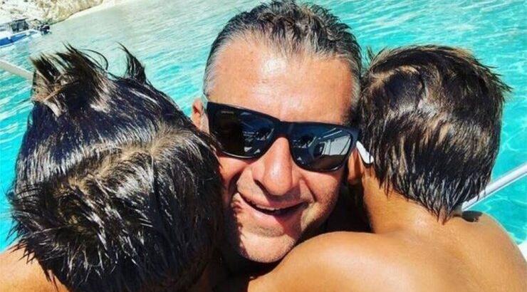 Γιώργος Λιάγκας: Στο σκάφος με "συγκυβερνήτες" τους γιους του [εικόνα]