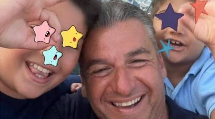 Γιώργος Λιάγκας: Ο γιος του σε ρόλο καπετάνιου οδηγάει το σκάφος [εικόνα]