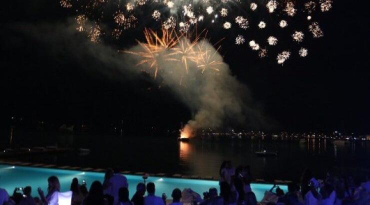 Ζευγάρι επώνυμων Κυπριών βρέθηκε στο πιο χλιδάτο party στο Πόρτο Χέλι και έκλεψε τα φλας των φωτογράφων