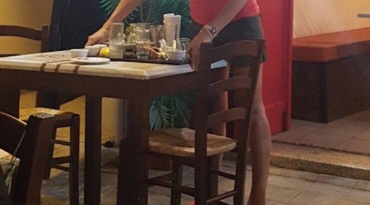 Δεν θα το πιστεύετε: Κύπρια πρωταγωνίστρια ηθοποιός έγινε σερβιτόρα σε μεζεδοπωλείο της Παλιάς Λευκωσίας! [εικόνες]