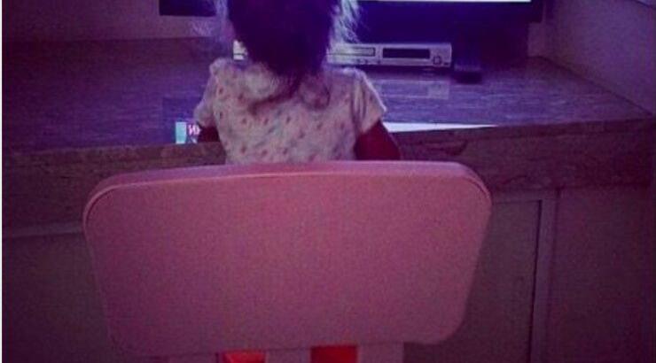 Λιώσαμε: Η πανέμορφη κόρη Κύπριου παρουσιαστή η πιο πιστή του τηλεθεάτρια