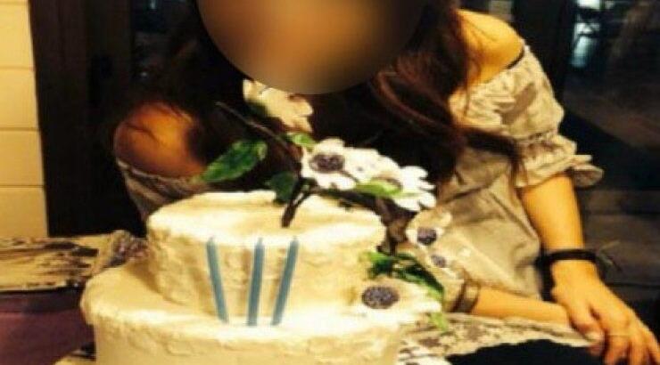 H διώροφη τούρτα γενεθλίων πασίγνωστης Κύπριας από τον αγαπημένο της