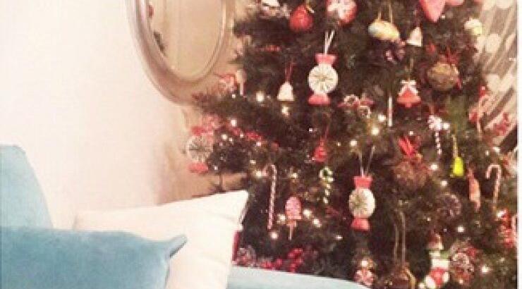 Kύπριος ποδοσφαιριστής στόλισε χριστουγεννιάτικο δέντρο