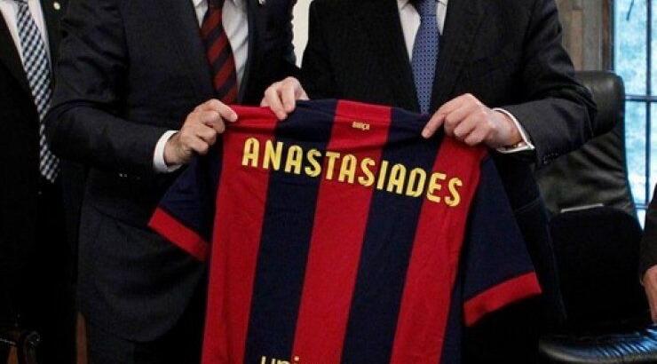 Nίκος Αναστασιάδης: Η φανέλα δώρo απο την διοίκηση της Μπαρτσελόνα