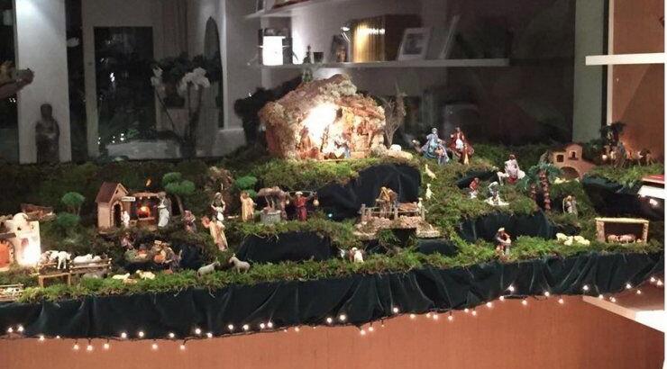 To είδαμε κι αυτό: Γνωστή τραγουδίστρια έβαλε… αγρόκτημα αντί για φάτνη!